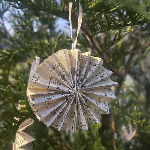 Mini Hymnal Ornament Set of 4 - Picture 8 of 8